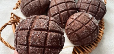 Chocolate Japanese melon pan