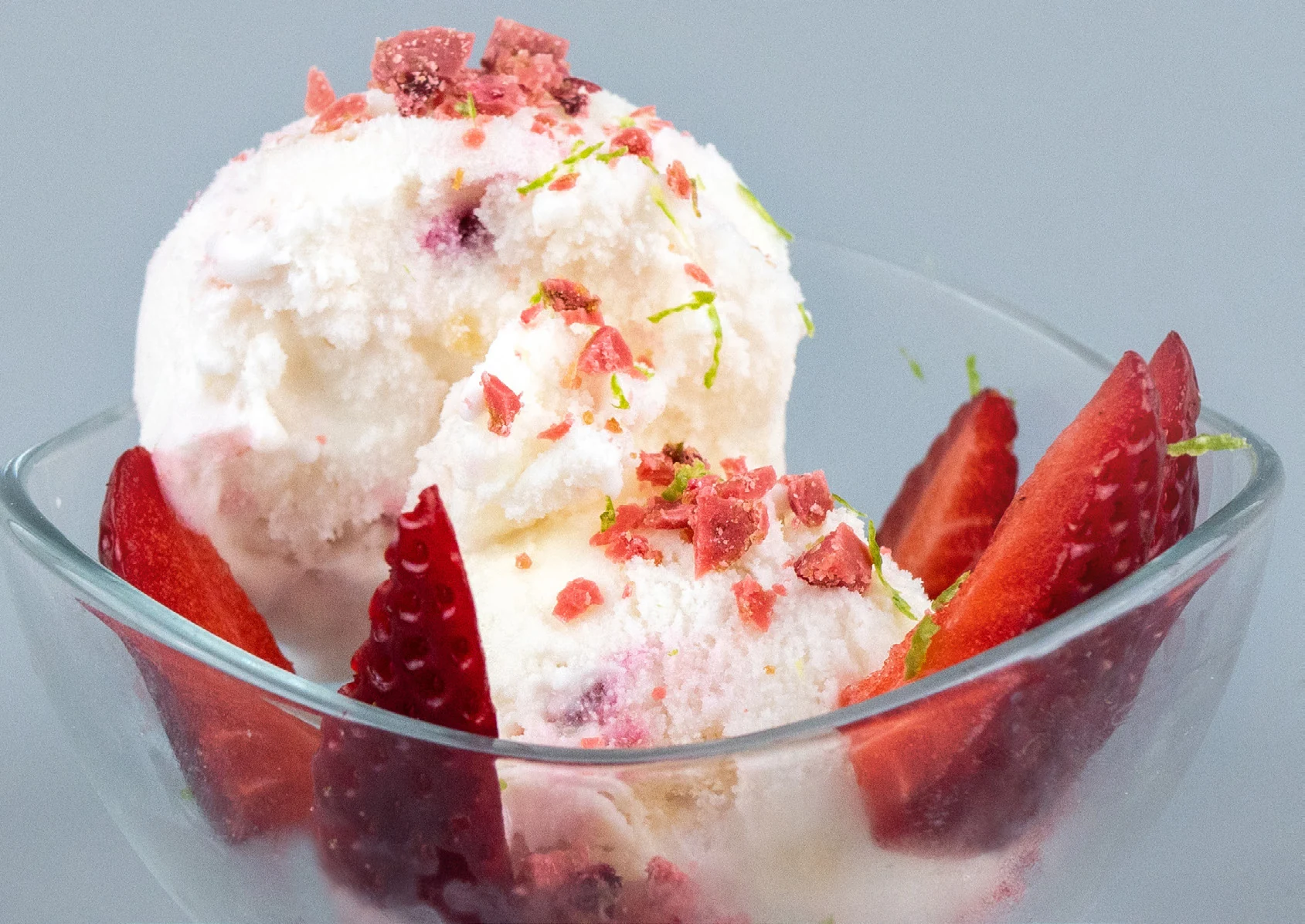 Kurimu yoghurt and wasabi gelato plated with fresh strawberries from the HORECA 2026 catalogue