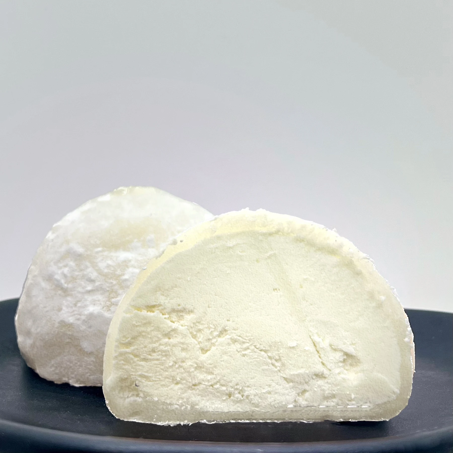 Cut-open white chocolate Mochiai by Ochiai Professional